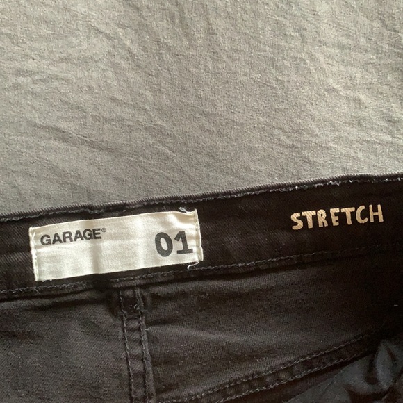 Black jean shorts from Garage. Size 1 - Picture 3 of 4